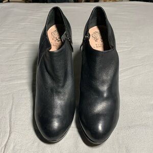 VINCE CAMUTO BLACK LEATHER BOOTIES SIZE 9.5